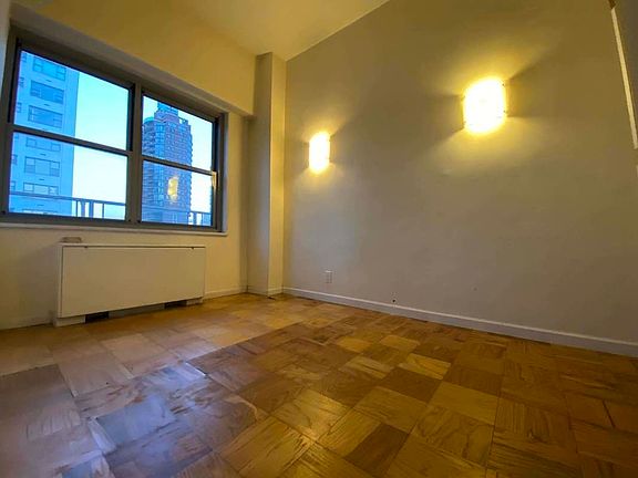 5th image of 250 E 63rd St Ph C