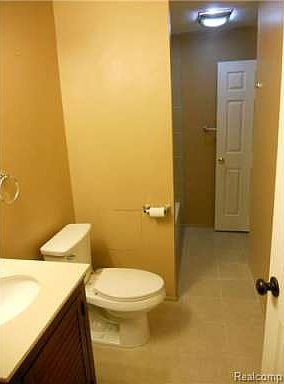 5th image of 32601 Fernwood St