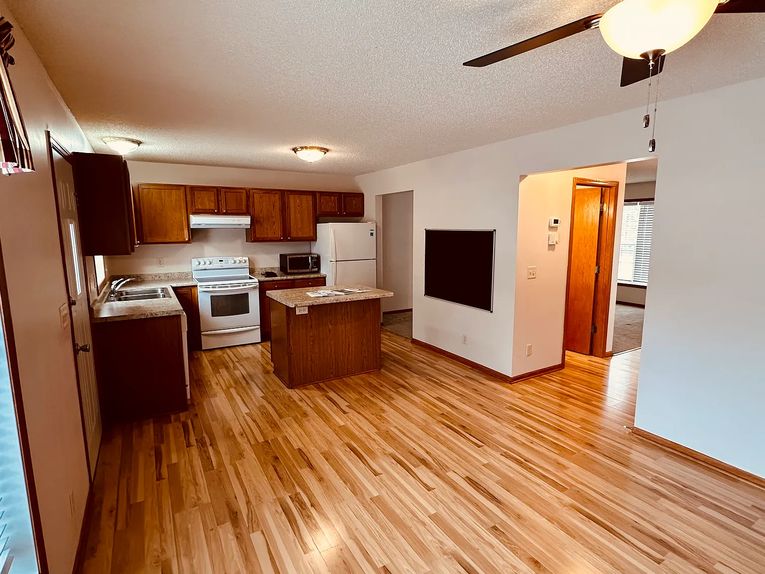 4 bed, 1800 sqft, $2,400 — Photo 4