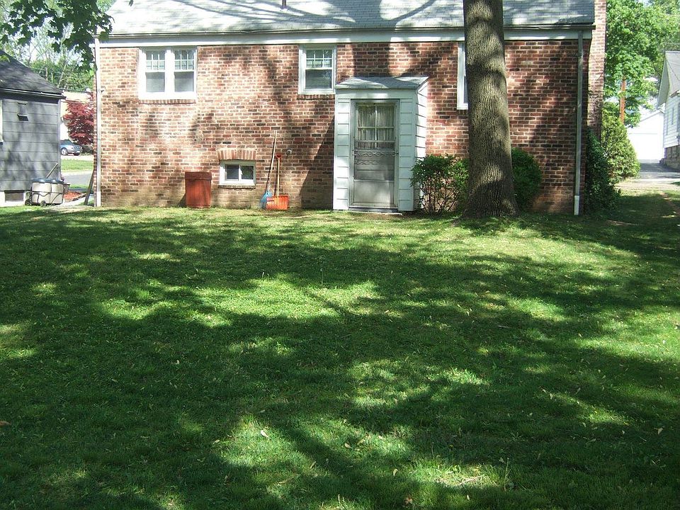 2nd image of 30 Garret St