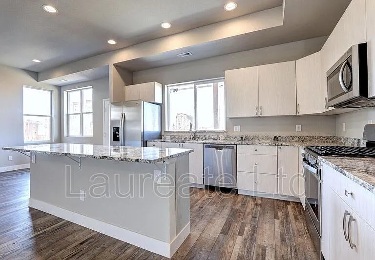 1433 S Kenton St — Photo 7