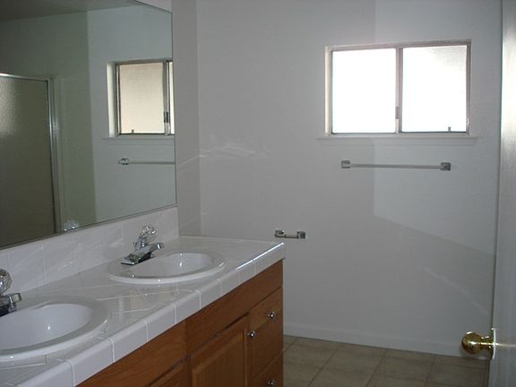 4th image of 1556 N Harrison Ave