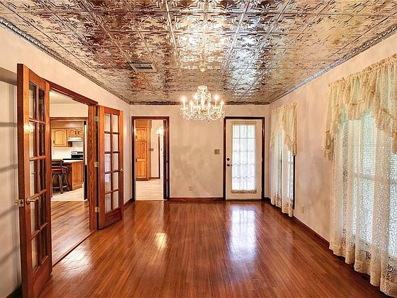 5th image of 5523 Alexander Ln