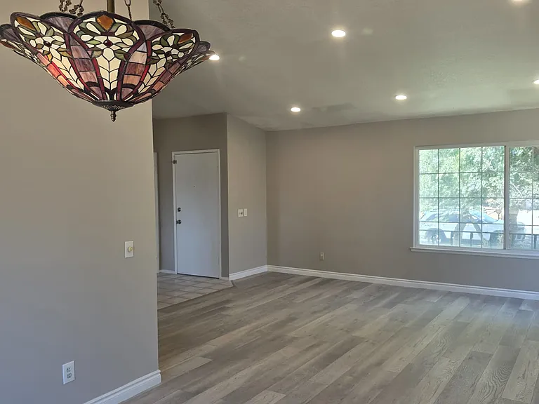 2911 S Colonial Ave — Photo 3