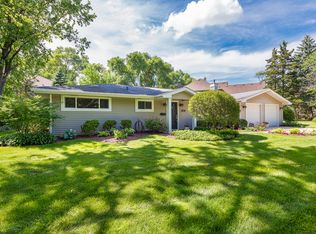 301 Brookside Cir, Wheaton, IL 60187