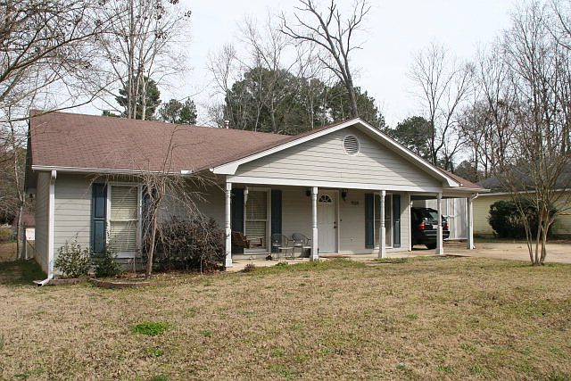 1st image of 904 Crawford Cir