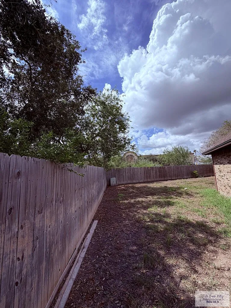 3 bed, 2.0 bath, 1438 sqft, $2,200 — Photo 4