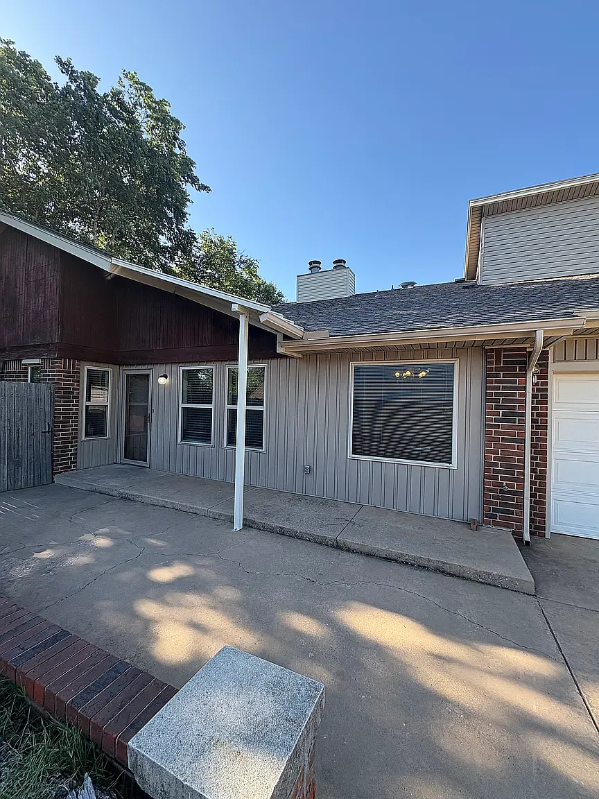 3 bed, 1400 sqft, $1,600 — Photo 2