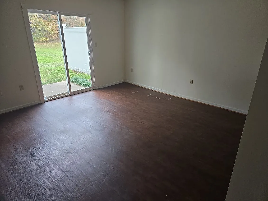 2 bed, 1.5 bath, 1000 sqft, $1,000 — Photo 2