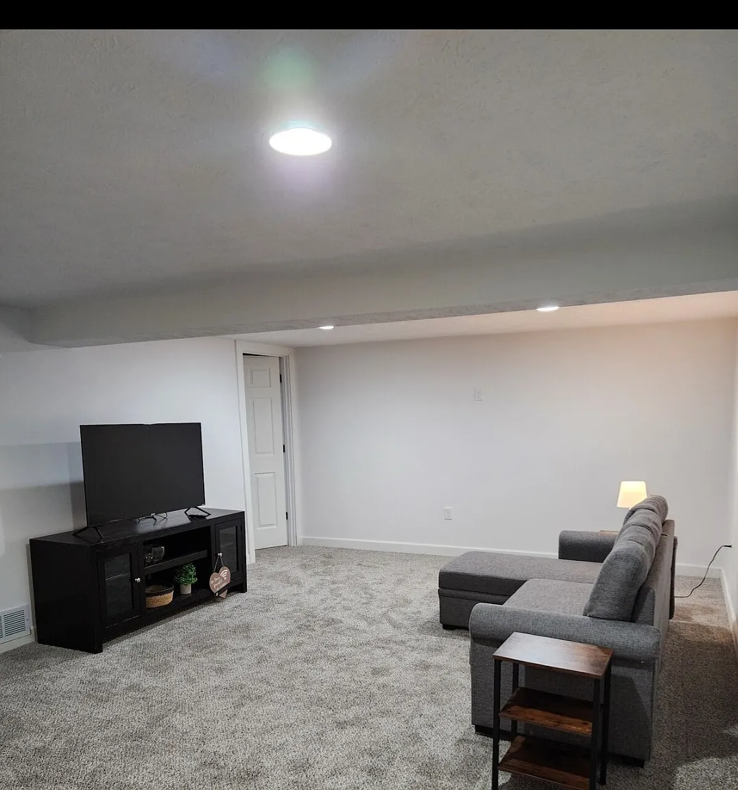 6954 Fairfax Ave — Photo 2