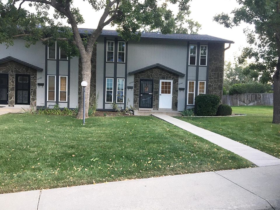 View from the street. End unit!!! You only share a wall with the neighbor.