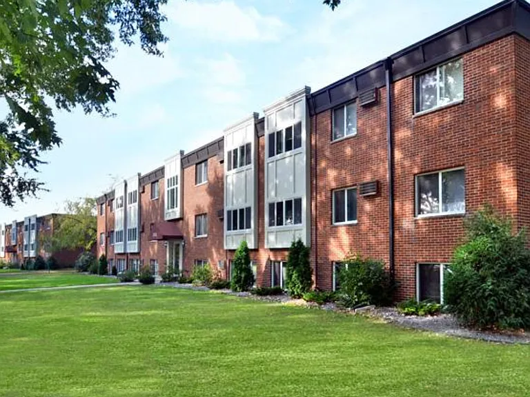 Centennial Commons — Photo 10