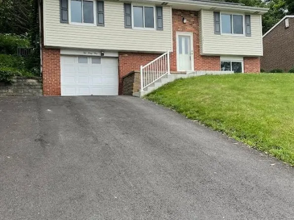 241 Willow Dr, Monroeville, PA 15146