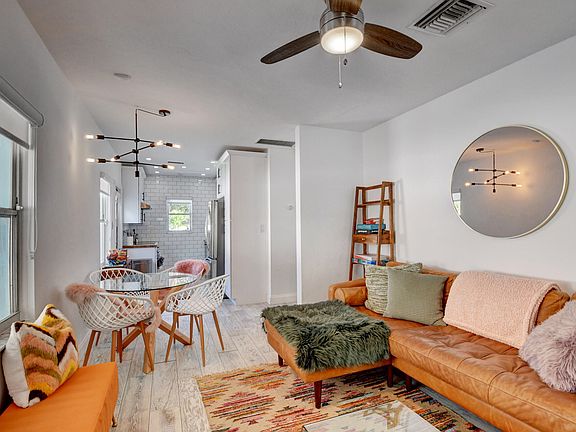2nd image of 905 SE 2nd Avenue