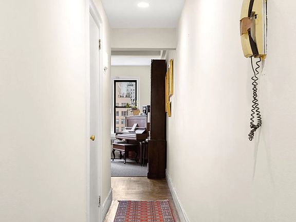 5th image of 157 E 72nd St APT 10F