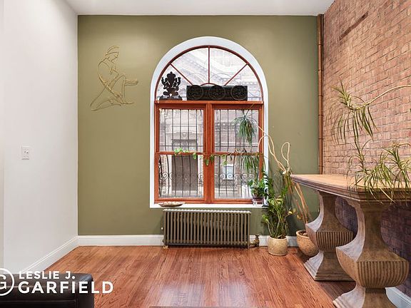 5th image of 212 W 132nd St