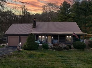 766 Old Flat Lick School Rd, Flat Lick, KY 40935