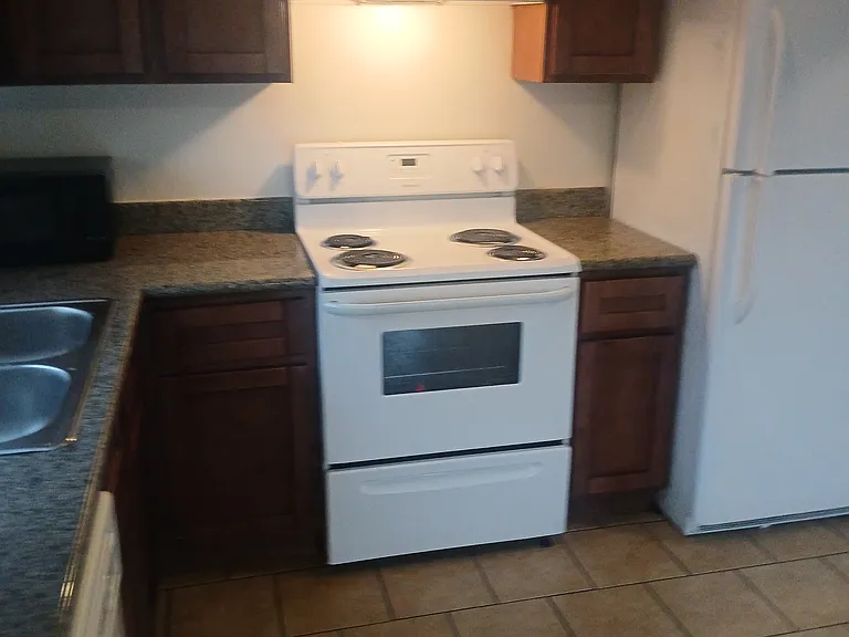 1556 Valle Vista Ave — Photo 12