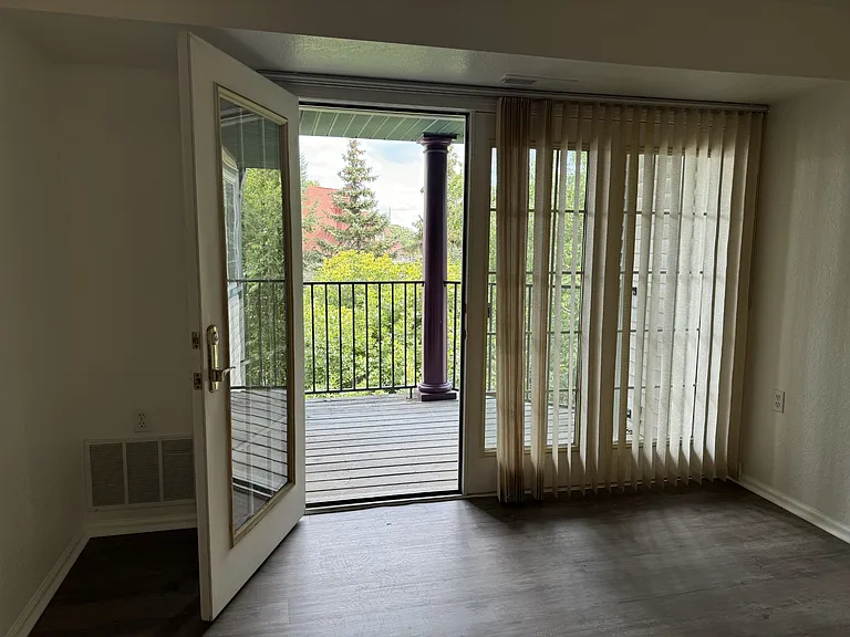 350 Houston Ave — Photo 20