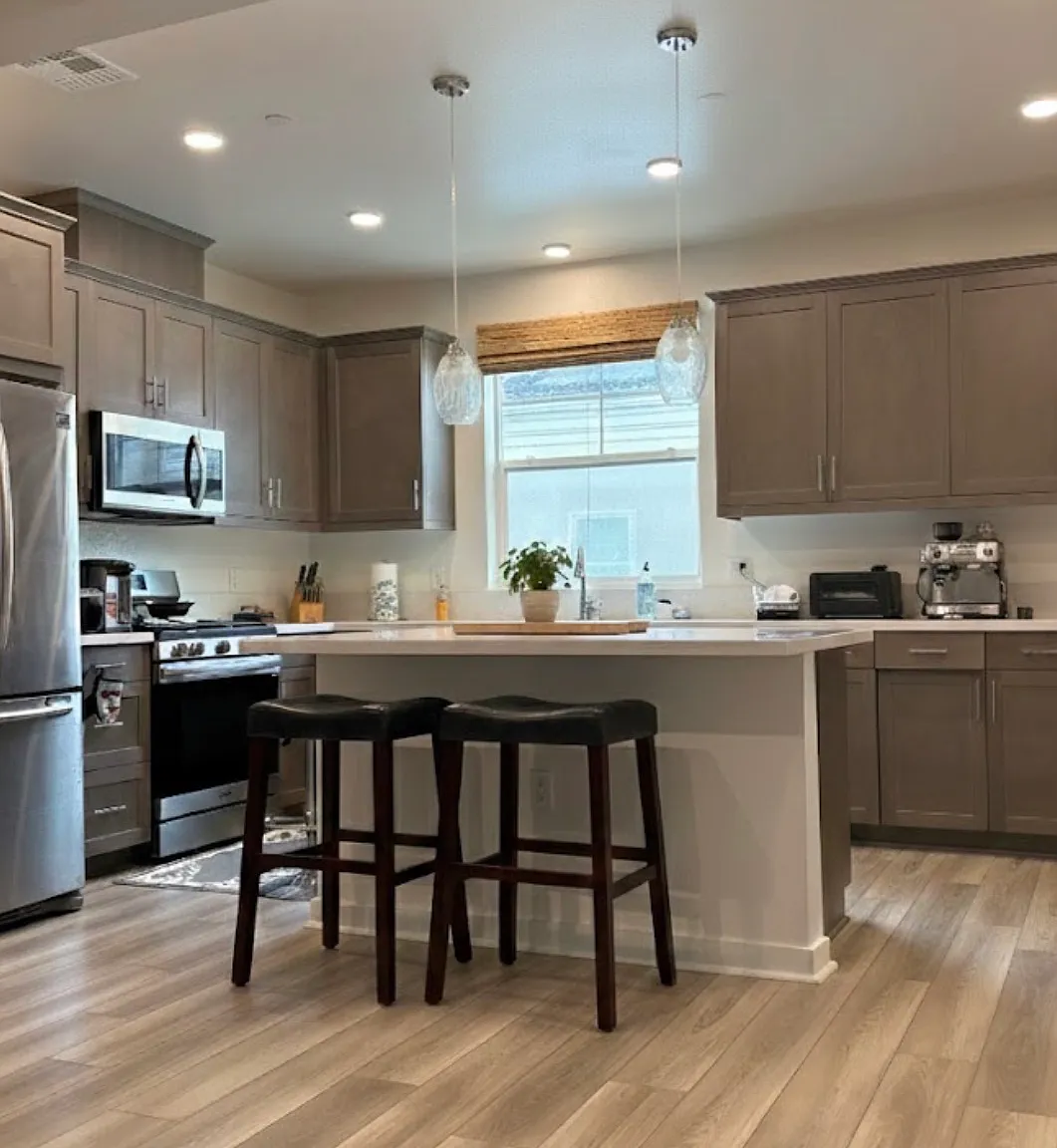 4 bed, 3.5 bath, 2079 sqft, $4,300 — Photo 2