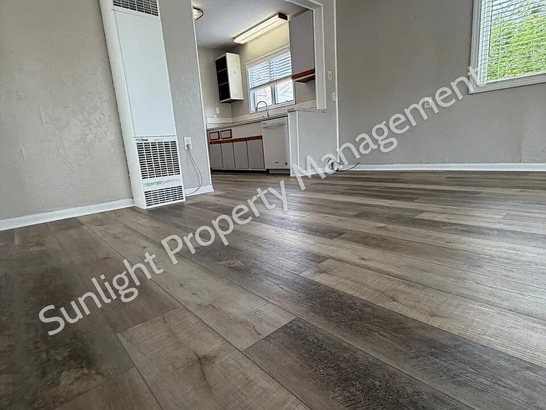 804 W 4th St — Photo 6