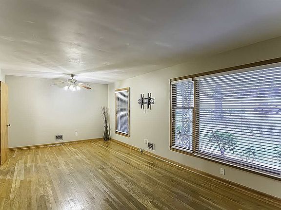 4th image of 257 Holly Dr