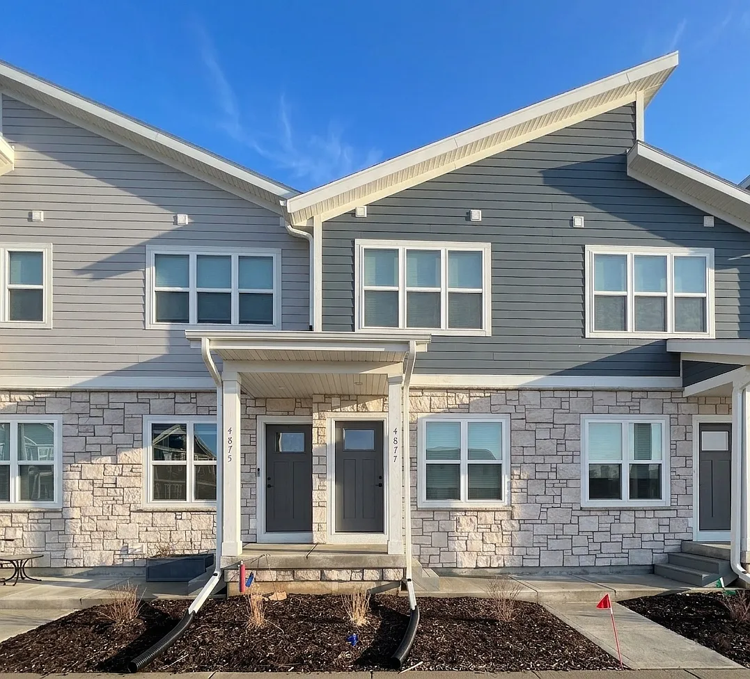 Lacy Townhomes - 4877 — Photo 1