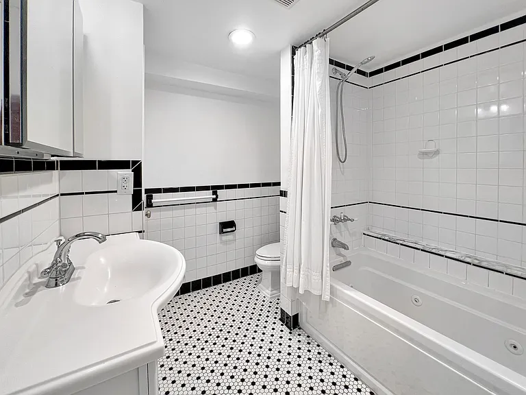 219 Rhode Island Ave NE — Photo 25