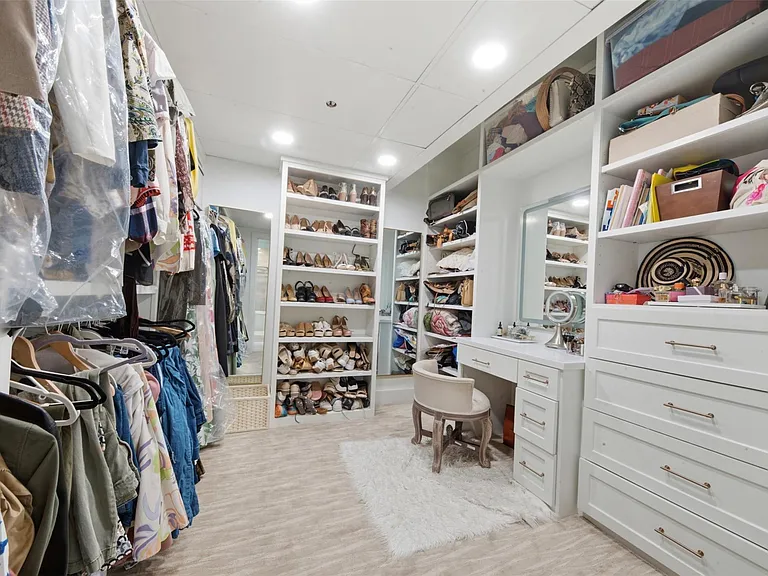 121 N Post Oak Ln #2203 — Photo 20