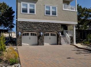 10 N 4th St, Surf City, NJ 08008