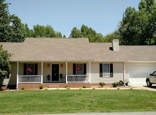 8265 Silver Ridge Dr, West Paducah, KY 42086