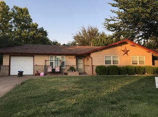 816 38th St, Woodward, OK 73801