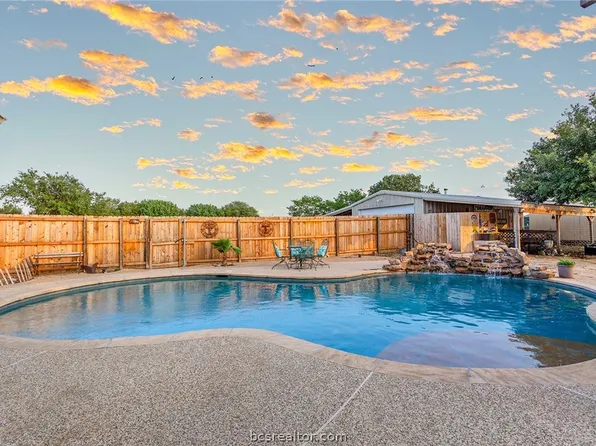 3511 Riata Ct, Bryan, TX 77808