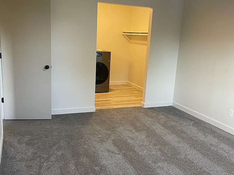 1207 Geneva St — Photo 15