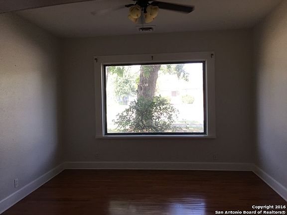 5th image of 1918 W Mistletoe Ave