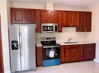 1828 Houghtailing St, Honolulu, HI 96817