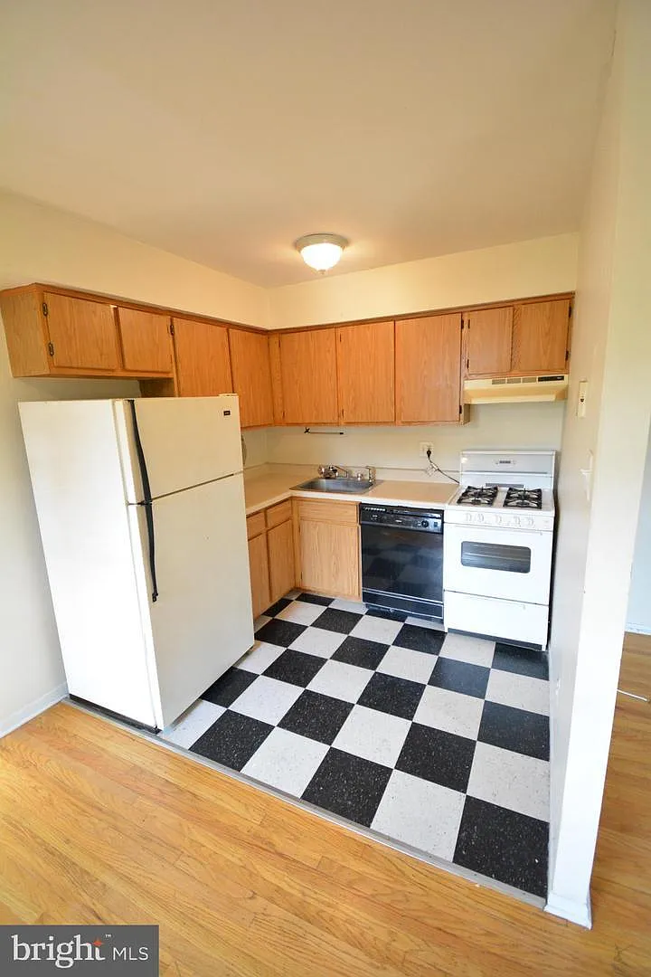2 bed, 600 sqft, $1,550 — Photo 3