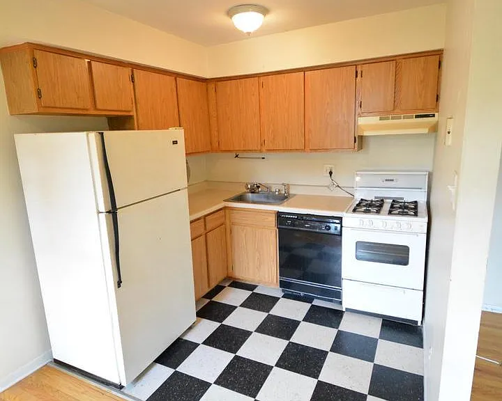 3413 Cresson St #6 — Photo 3