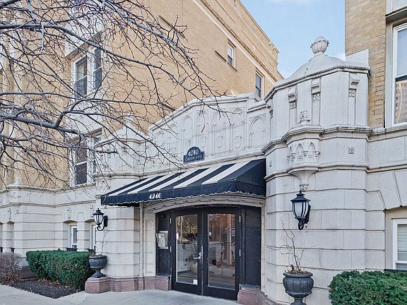 2nd image of 4240 N Clarendon Ave APT 212S