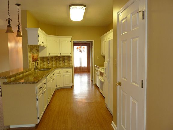 2nd image of 525 Colonial Dr