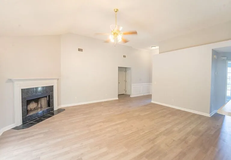 123 W Tisbury Ln — Photo 9