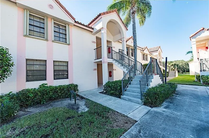 3 bed, 1178 sqft, $2,850 — Photo 1