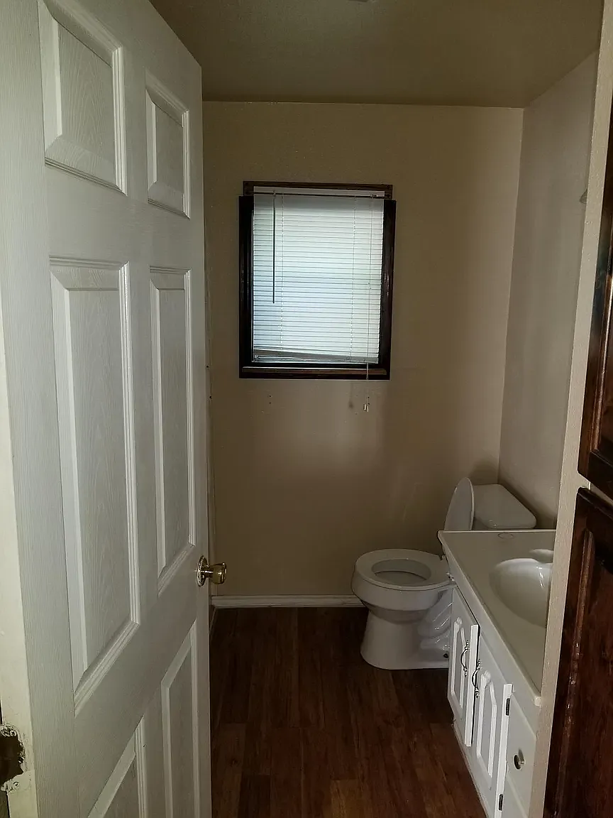 2 bed, 1010 sqft, $1,300 — Photo 2