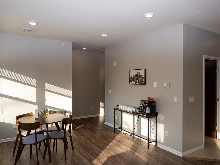 807 1st St SW #203 — Photo 5