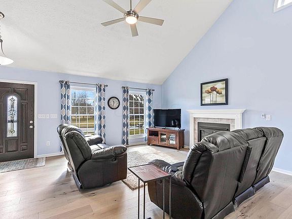 4th image of 1044 Royal Oak Dr