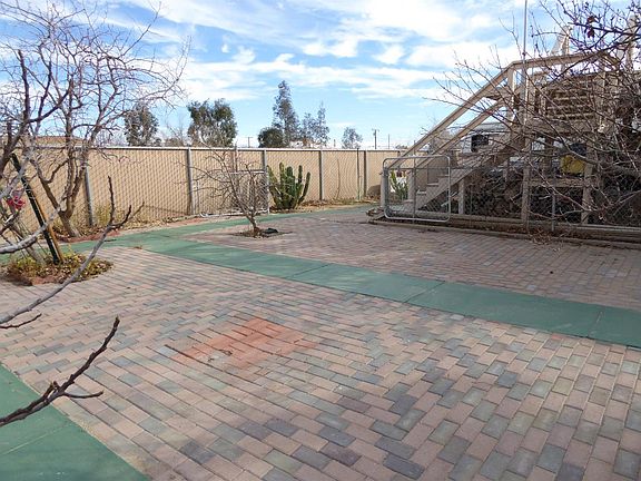 5th image of 15641 Jasmine St