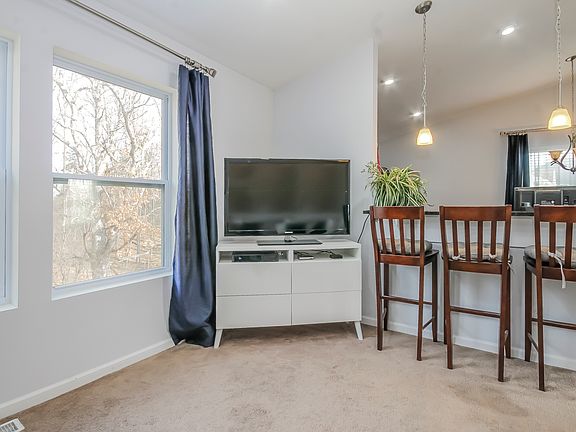 4th image of 10142 Castle Creek Cir