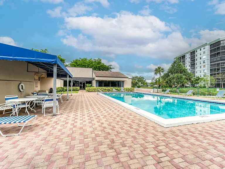 2200 S Cypress Bend Dr #101 — Photo 45