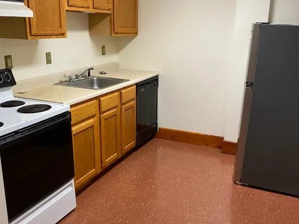 83 Sunderland Rd, Amherst, MA