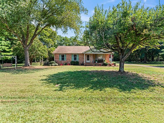 2nd image of 2941 Lone Oak Dr